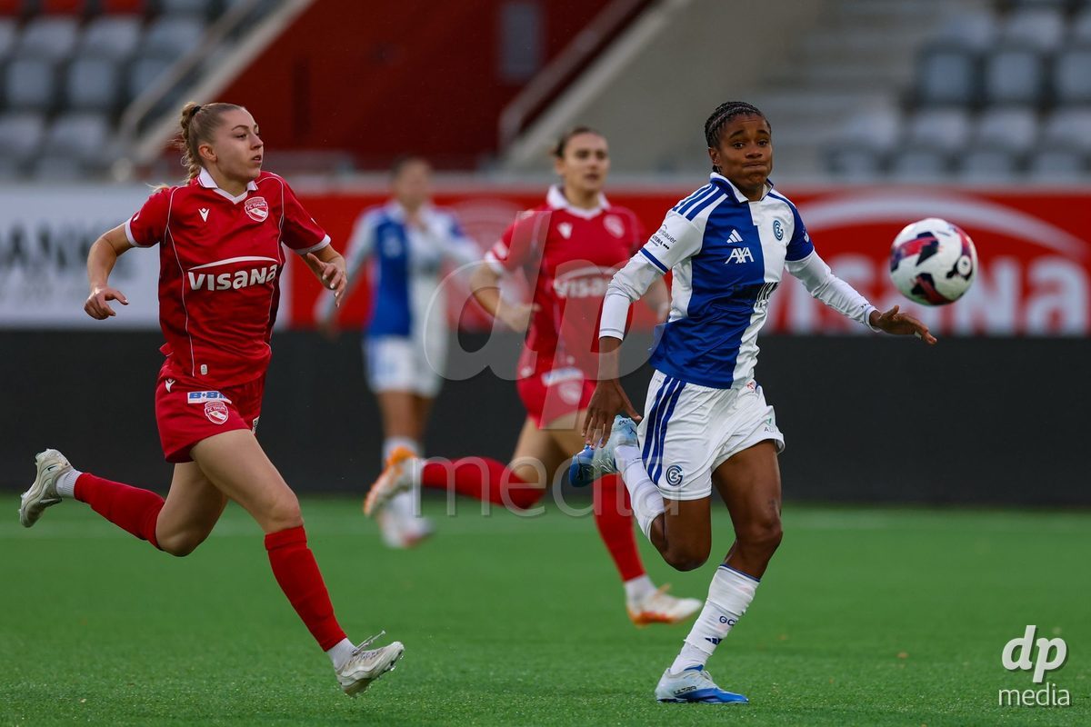 THUN, SWITZERLAND - OCTOBER 25: Sury Lamonta(R) na from the GC Frauenfussball during the AXA Women's Cup match between FC Thun and GC Frauenfussball at Visana Stadion on October 25, 2026 in Thun, Switzerland.