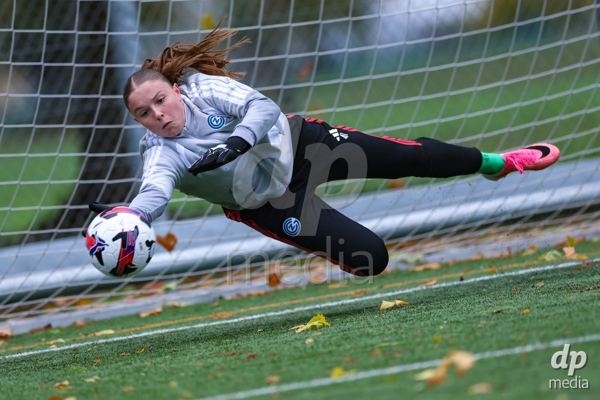THUN, SWITZERLAND - OCTOBER 25: Yara Zwyssig from the GC Frauenfussball from the GC Frauenfussball during the warm-up befored the AXA Women's Cup match between FC Thun and GC Frauenfussball at Visana Stadion on October 25, 2026 in Thun, Switzerland.