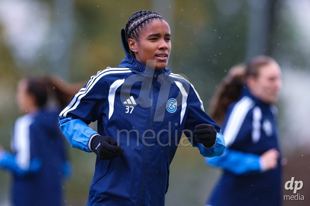 THUN, SWITZERLAND - OCTOBER 25: Sury Lamontana from the GC Frauenfussball during the warm-up befored the AXA Women's Cup match between FC Thun and GC Frauenfussball at Visana Stadion on October 25, 2026 in Thun, Switzerland.