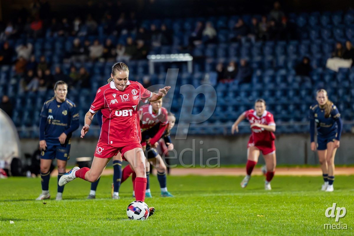 LUZERN, SWITZERLAND - OCTOBER 24: 17 Leyla Mcfarland of FC Rapperswil-Jona taking the penalty during the AXA Women's Cup match between FC Luzern and FC Rapperswil-Jona at Hubelmatt on October 24, 2026 in Luzern, Switzerland.