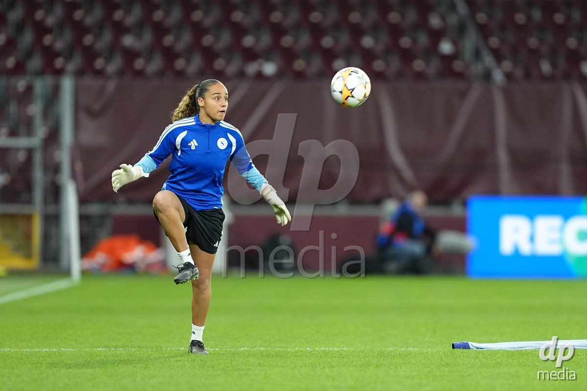 GENEVA, SWITZERLAND - OCTOBER 28: Goalkeeper Manon Le Page of Servette FC Chenois Feminin during the UEFA Women's Champions League match between Servette FC Chenois Feminin and OH Leuven at Stade de Geneve on October 28, 2026 in Geneva, Switzerland.