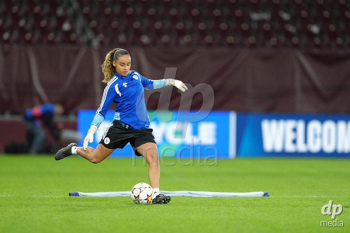 GENEVA, SWITZERLAND - OCTOBER 28: Goalkeeper Manon Le Page of Servette FC Chenois Feminin during the UEFA Women's Champions League match between Servette FC Chenois Feminin and OH Leuven at Stade de Geneve on October 28, 2026 in Geneva, Switzerland.