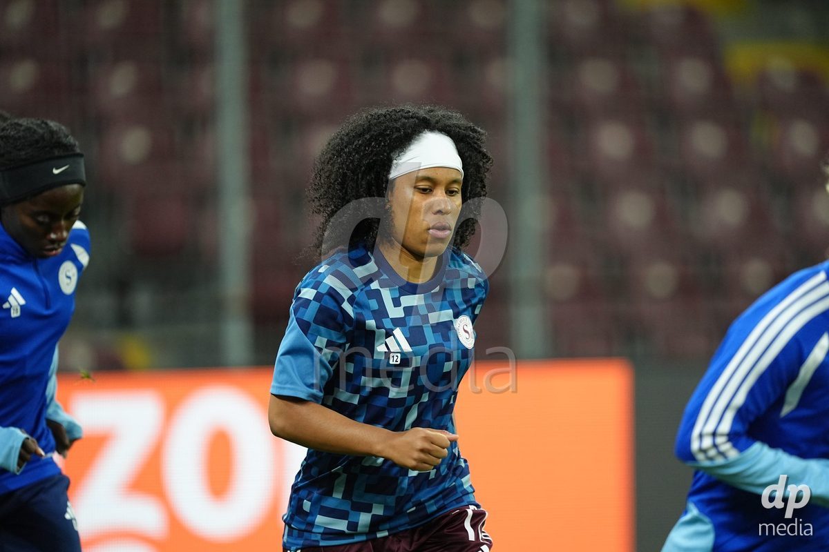 GENEVA, SWITZERLAND - OCTOBER 28: Mickaella Cardia of Servette FC Chenois Feminin during warmup before the UEFA Women's Champions League match between Servette FC Chenois Feminin and OH Leuven at Stade de Geneve on October 28, 2026 in Geneva, Switzerland.