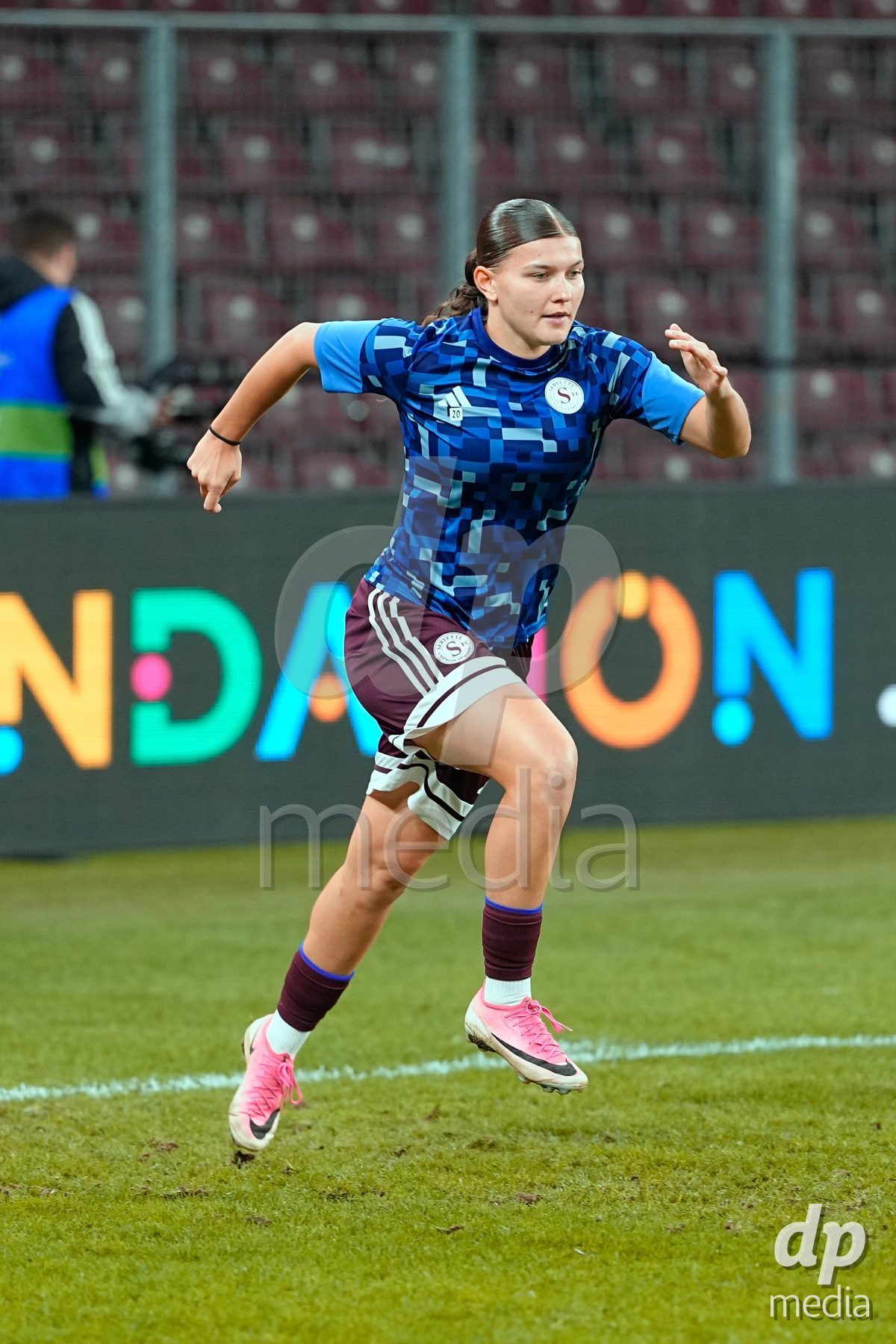 GENEVA, SWITZERLAND - OCTOBER 28: Chiara Wallin of Servette FC Chenois Feminin during warmup before the UEFA Women's Champions League match between Servette FC Chenois Feminin and OH Leuven at Stade de Geneve on October 28, 2026 in Geneva, Switzerland.