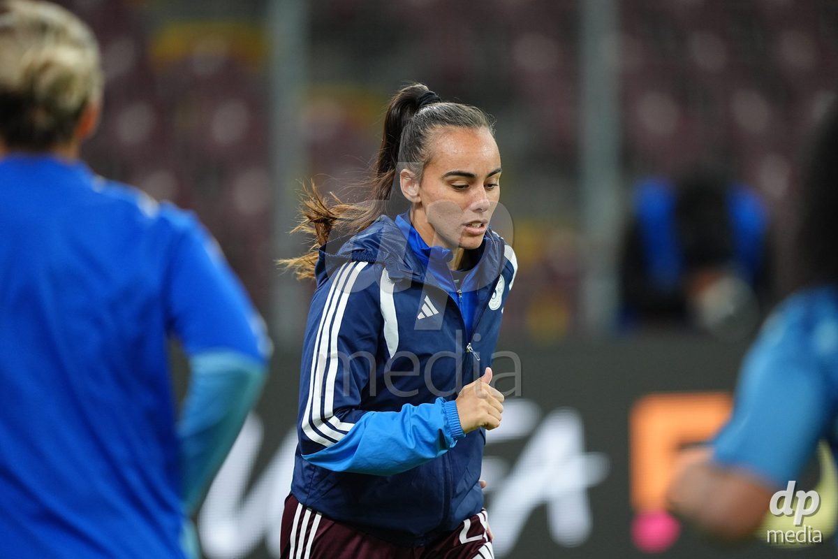 GENEVA, SWITZERLAND - OCTOBER 28: Joana Marchao of Servette FC Chenois Feminin during warmup before the UEFA Women's Champions League match between Servette FC Chenois Feminin and OH Leuven at Stade de Geneve on October 28, 2026 in Geneva, Switzerland.