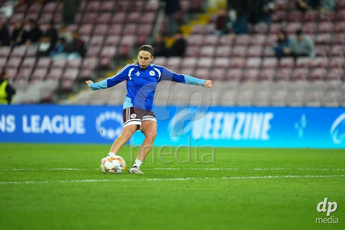 GENEVA, SWITZERLAND - OCTOBER 28: Gloria Marinelli of Servette FC Chenois Feminin during warmup before the UEFA Women's Champions League match between Servette FC Chenois Feminin and OH Leuven at Stade de Geneve on October 28, 2026 in Geneva, Switzerland.