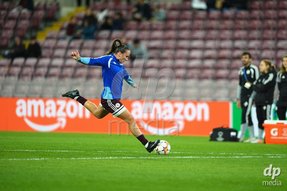 GENEVA, SWITZERLAND - OCTOBER 28: Magdalena Sobal of Servette FC Chenois Feminin during warmup before the UEFA Women's Champions League match between Servette FC Chenois Feminin and OH Leuven at Stade de Geneve on October 28, 2026 in Geneva, Switzerland.