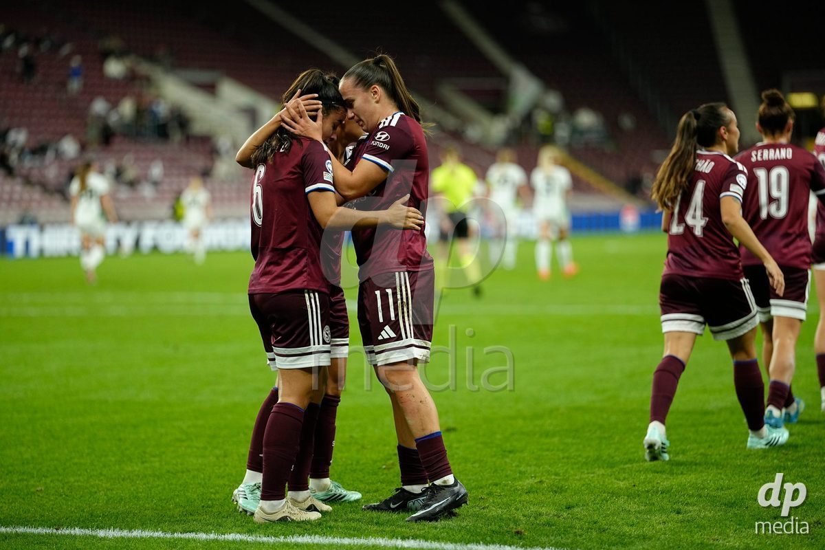 GENEVA, SWITZERLAND - OCTOBER 28: Paola Hernandez of Servette FC Chenois Feminin celebrates her goal with Magdalena Sobal of Servette FC Chenois Feminin after scoring the first goal of Servette FC Chenois Feminin during the UEFA Women's Champions League match between Servette FC Chenois Feminin and OH Leuven at Stade de Geneve on October 28, 2026 in Geneva, Switzerland.