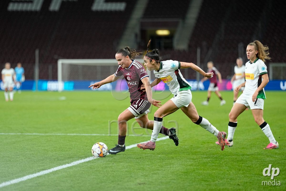 GENEVA, SWITZERLAND - OCTOBER 28: Virag Nagy of OH Leuven against Magdalena Sobal of Servette FC Chenois Feminin during the UEFA Women's Champions League match between Servette FC Chenois Feminin and OH Leuven at Stade de Geneve on October 28, 2026 in Geneva, Switzerland.