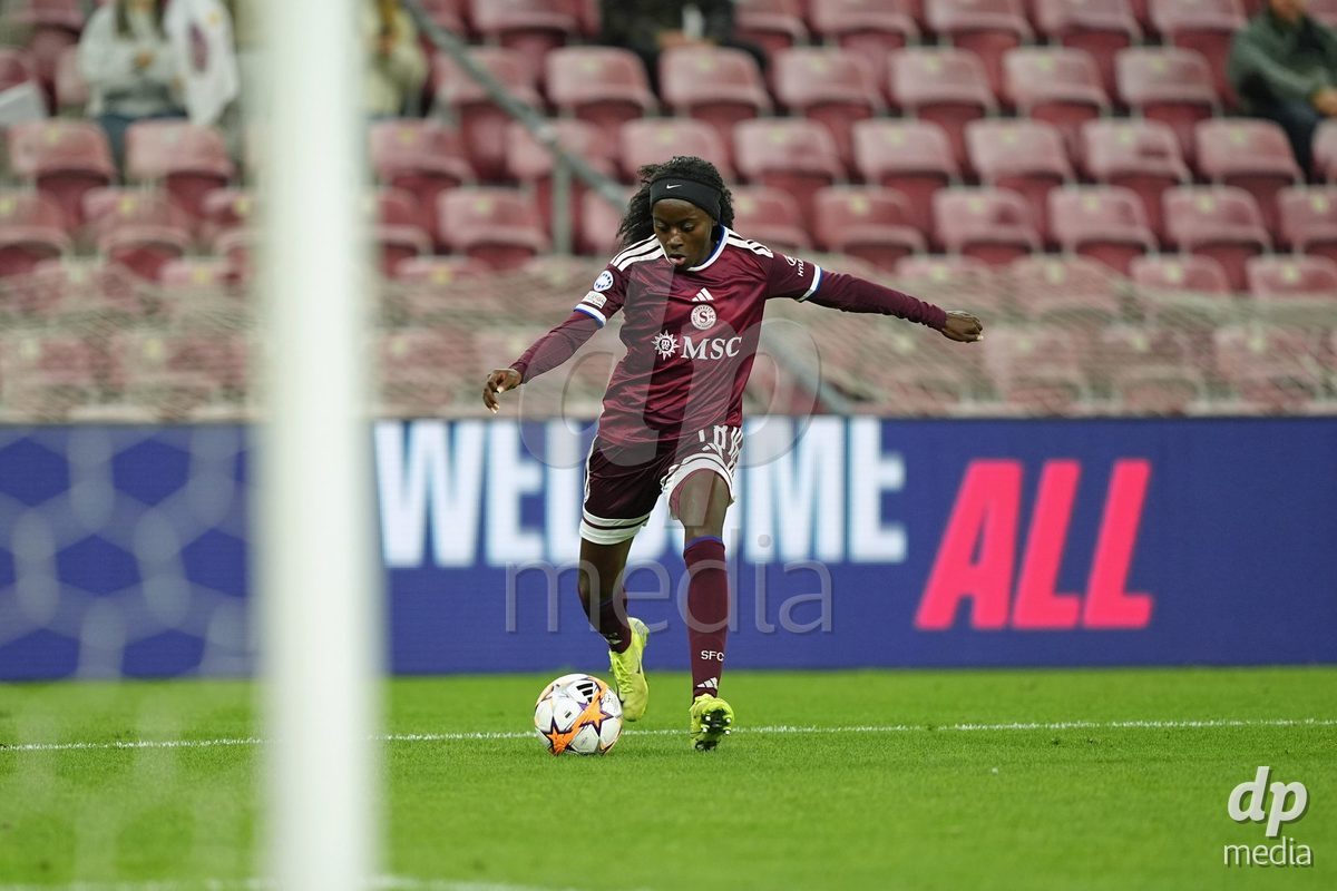 GENEVA, SWITZERLAND - OCTOBER 28: Benedicte Simon of Servette FC Chenois Feminin with the assist for the second goal scored by Gloria Marinelli of Servette FC Chenois Feminin during the UEFA Women's Champions League match between Servette FC Chenois Feminin and OH Leuven at Stade de Geneve on October 28, 2026 in Geneva, Switzerland.