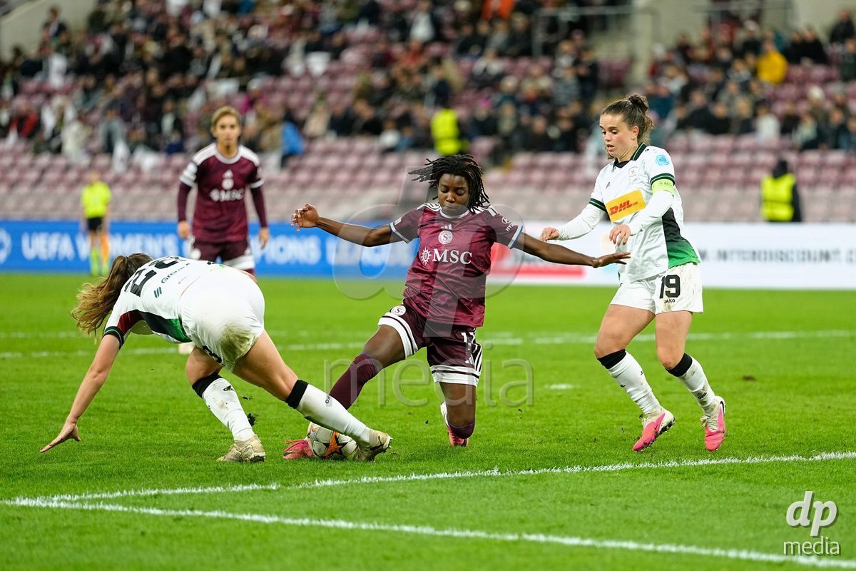 GENEVA, SWITZERLAND - OCTOBER 28: Garance Nein of Servette FC Chenois Feminin against Jeslynn Kuijpers of OH Leuven during the UEFA Women's Champions League match between Servette FC Chenois Feminin and OH Leuven at Stade de Geneve on October 28, 2026 in Geneva, Switzerland.