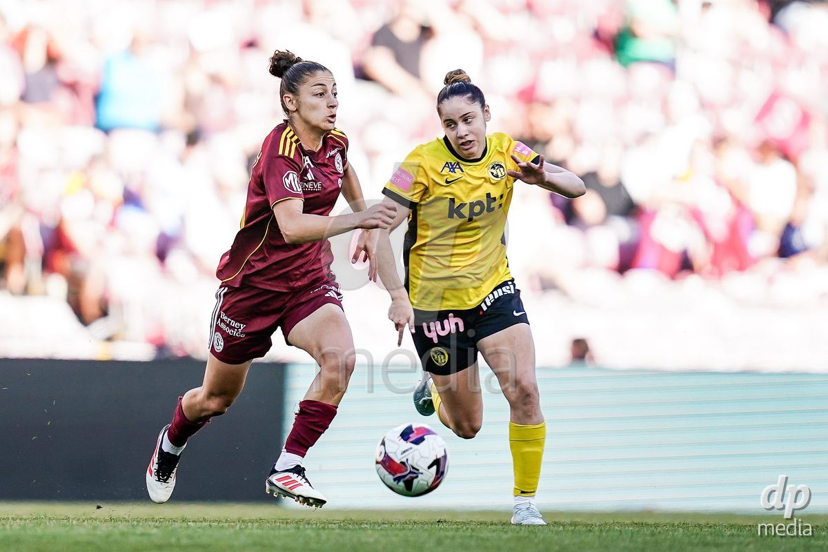 Switzerland: AXA Womens Super League 2025/26, FC Servette Chenois Feminin vs BSC YB Frauen - AWSL Final Second Leg - Stade de Geneve, Lancy: Elodie Nakkach of Servette FC Chenois Feminin against Georgia Chalatsogianni (BSC YB Frauen)
