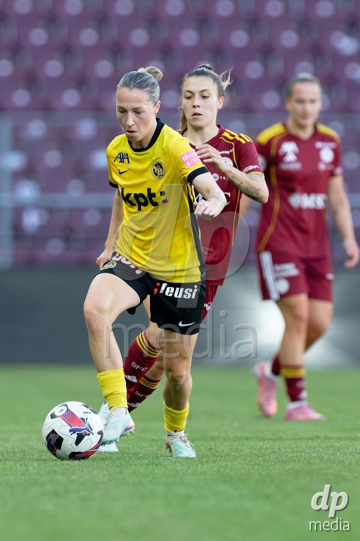Geneva, Switzerland - May 29 : Lisa Josten of BSC YB Frauen in action (close up) under pressure of Ascension Martinez Salinas of Servette FC Chenois Feminin   during the AWSL Final Second Leg match between Servette FC Chenois Feminin  and BSC YB Frauen  at Stade de Geneve on May 29 , 2026 in Geneva, Switzerland.