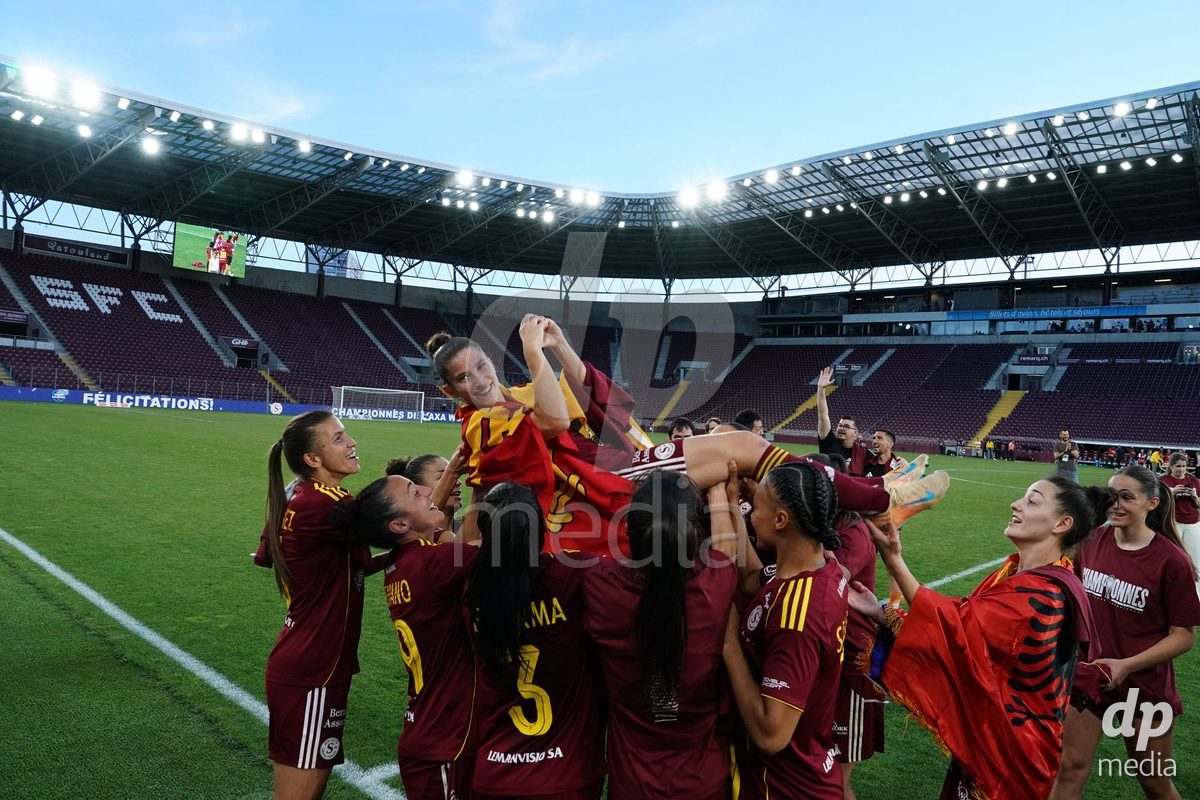 GENEVA, SWITZERLAND - MAY 29: Celebration of team Servette after winning the Final of the AXA Women's Super League match between Servette FC Chenois Feminin and BSC YB Frauen at Stade de Geneve on May 29, 2026 in Geneva, Switzerland.