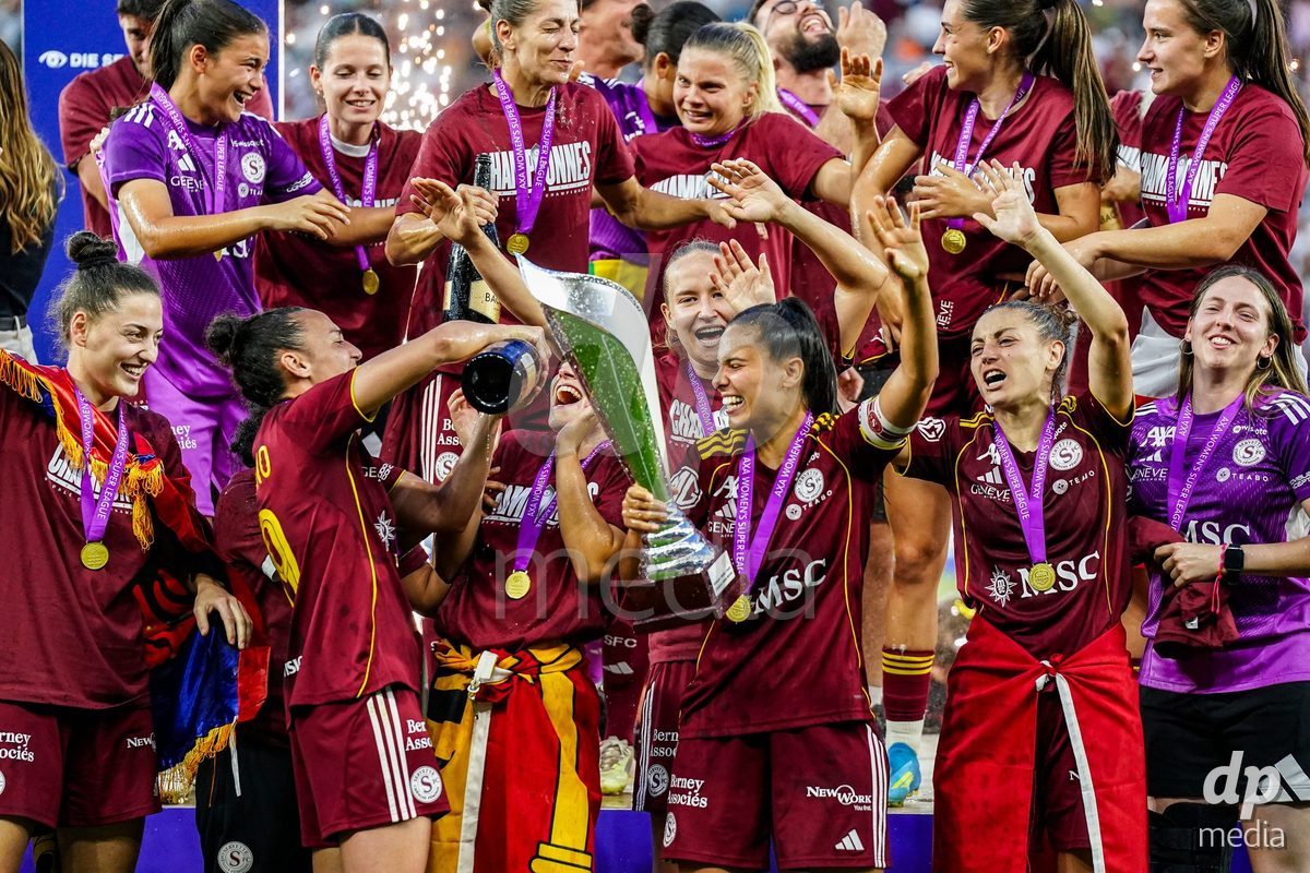 GENEVA, SWITZERLAND - MAY 29: Celebration of team Servette after winning the Final of the AXA Women's Super League match between Servette FC Chenois Feminin and BSC YB Frauen at Stade de Geneve on May 29, 2026 in Geneva, Switzerland.