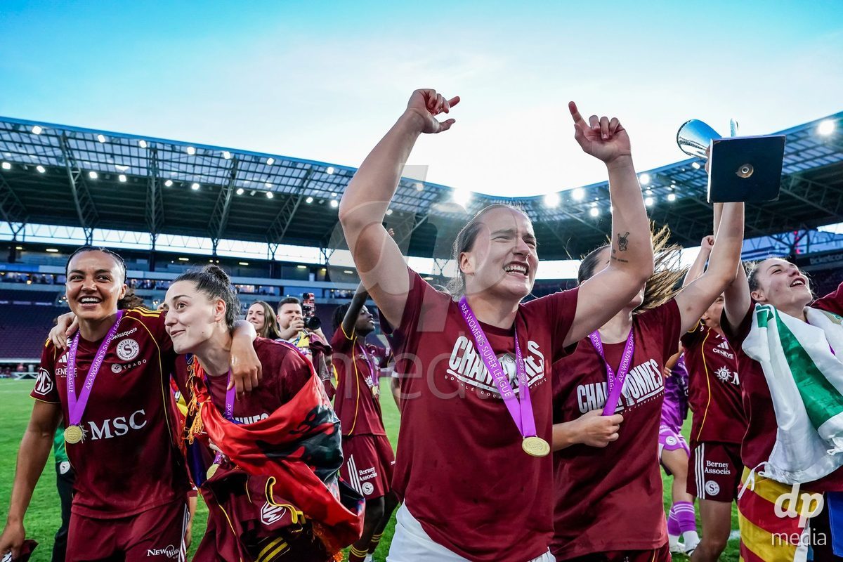 GENEVA, SWITZERLAND - MAY 29: Celebration of team Servette after winning the Final of the AXA Women's Super League match between Servette FC Chenois Feminin and BSC YB Frauen at Stade de Geneve on May 29, 2026 in Geneva, Switzerland.