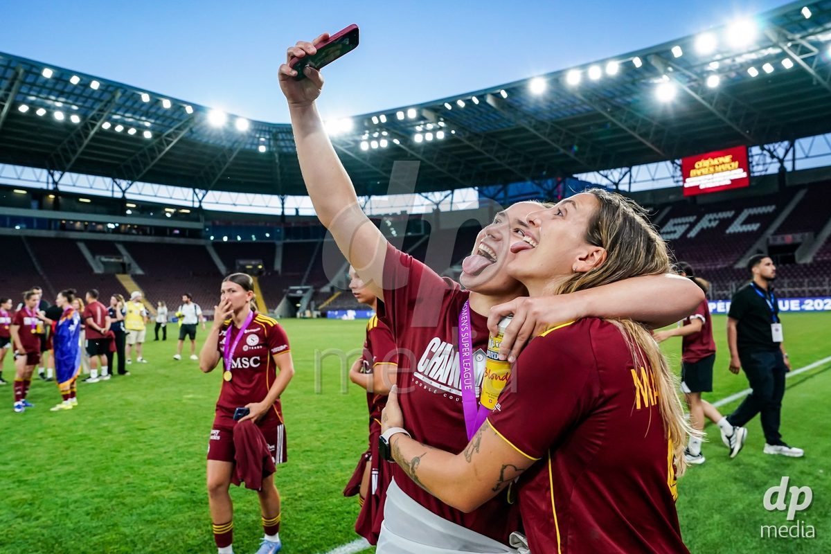 GENEVA, SWITZERLAND - MAY 29: Celebration of team Servette after winning the Final of the AXA Women's Super League match between Servette FC Chenois Feminin and BSC YB Frauen at Stade de Geneve on May 29, 2026 in Geneva, Switzerland.