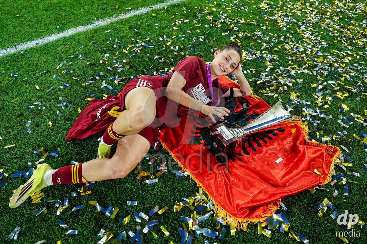 GENEVA, SWITZERLAND - MAY 29: Celebration of team Servette after winning the Final of the AXA Women's Super League match between Servette FC Chenois Feminin and BSC YB Frauen at Stade de Geneve on May 29, 2026 in Geneva, Switzerland.