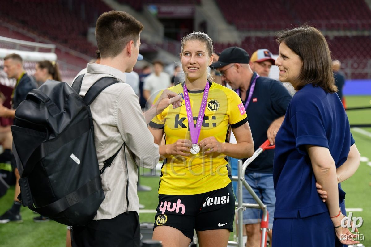 Geneva, Switzerland - May 29 : Geraldine Ess of BSC YB Frauen with her medal during the AWSL Final Second Leg match between Servette FC Chenois Feminin  and BSC YB Frauen  at Stade de Geneve on May 29 , 2026 in Geneva, Switzerland.
