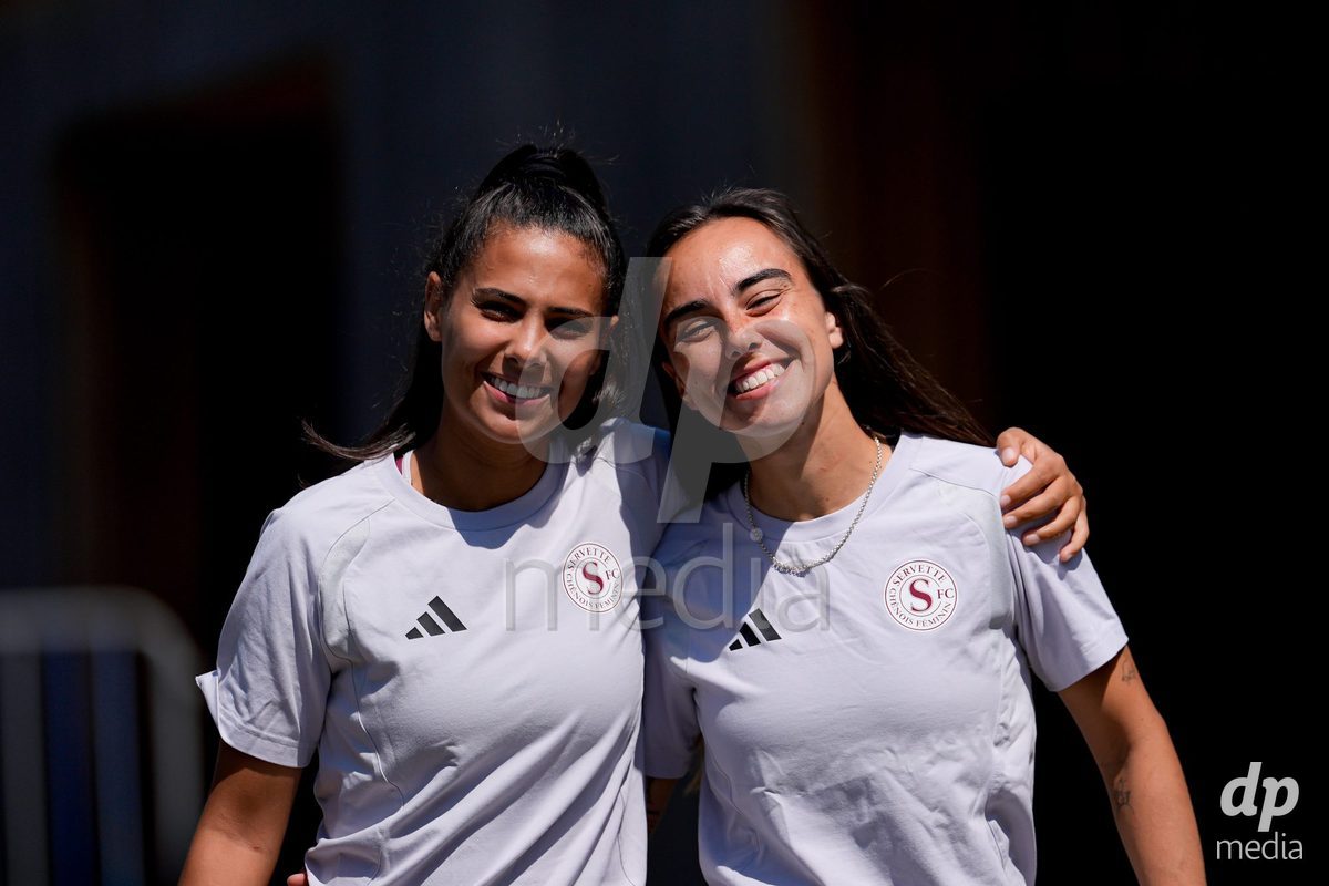 Switzerland: AXA Womens Super League 2026/27, Servette FC Chenois Feminin vs FC Aarau Frauen - Stade des Trois-Chene, Chene-Bourg: Players of Servette FC Chenois Feminin arrival