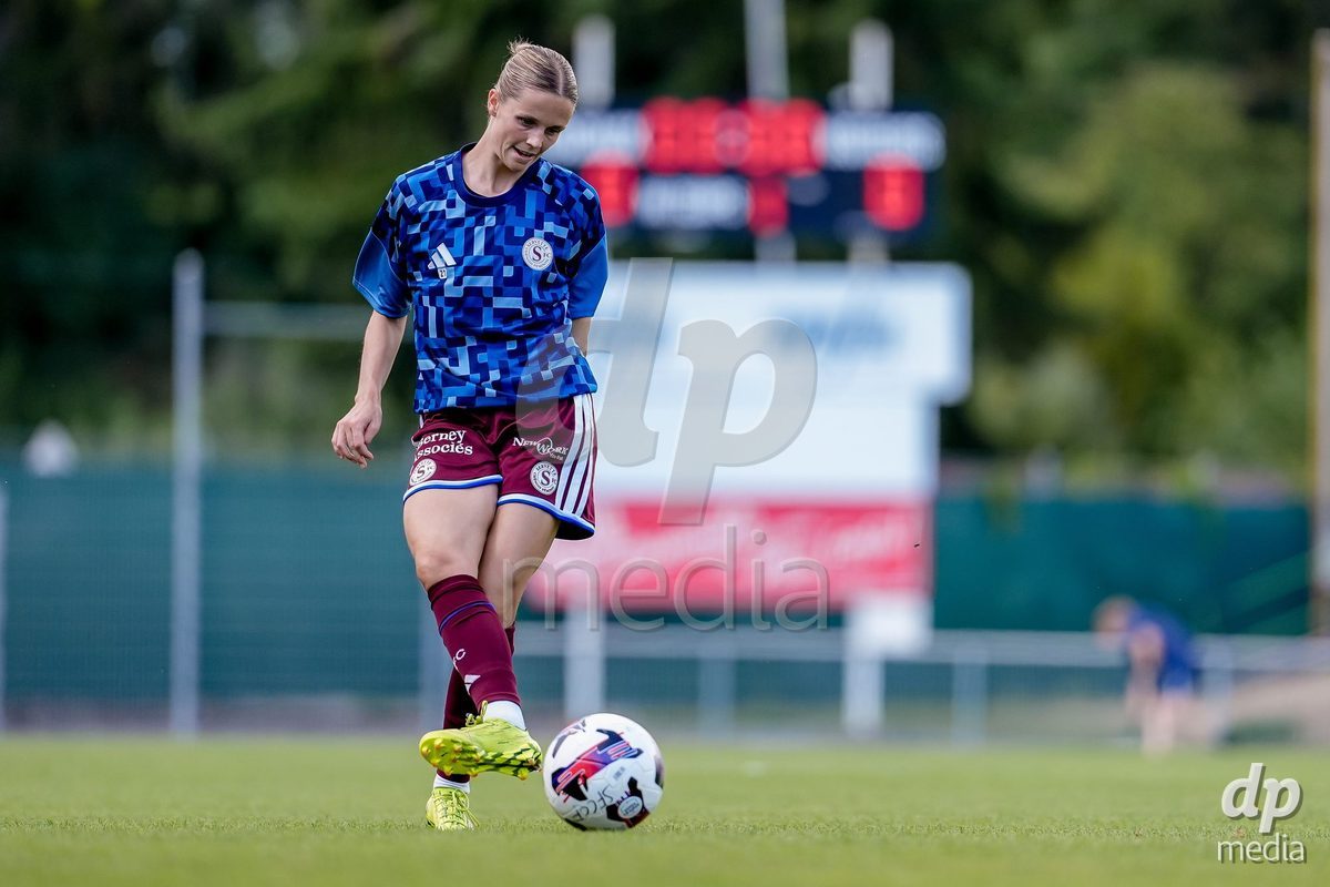 Switzerland: AXA Womens Super League 2026/27, Servette FC Chenois Feminin vs FC Aarau Frauen - Stade des Trois-Chene, Chene-Bourg: Laura Strik (Servette FC Chenois Feminin) warming up