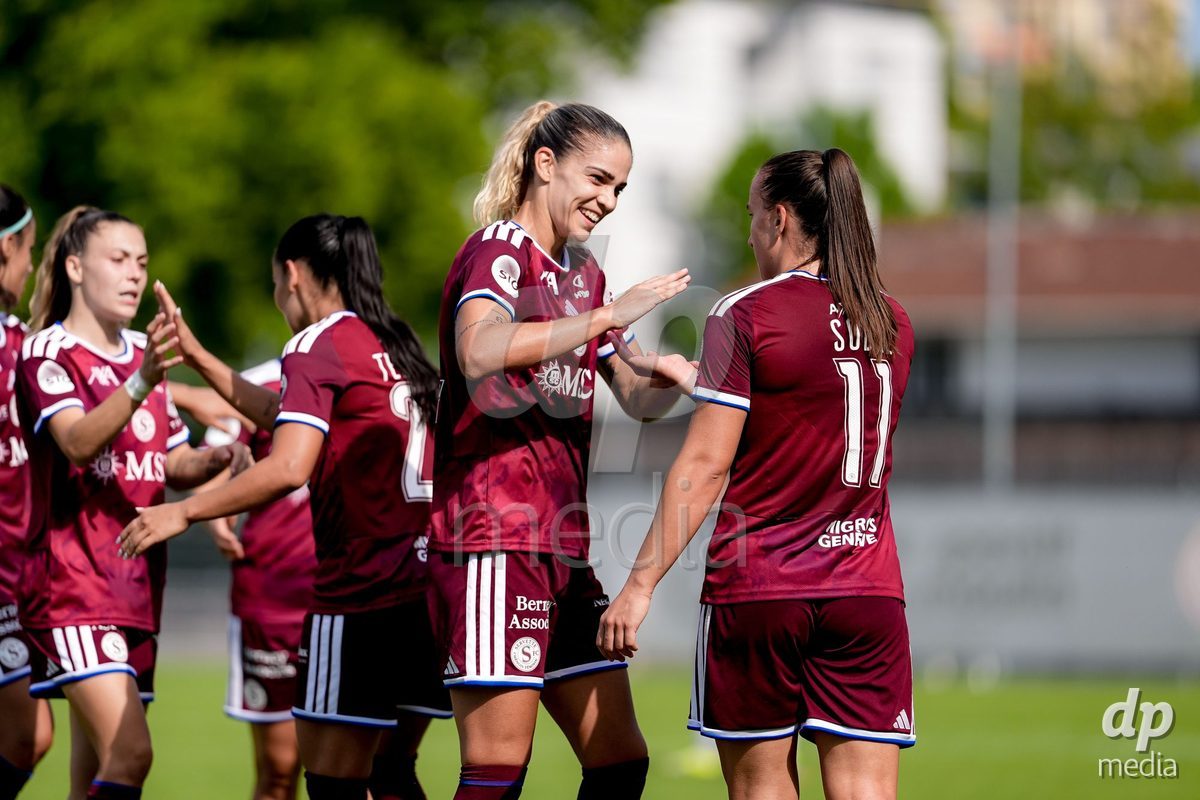 Switzerland: AXA Womens Super League 2026/27, Servette FC Chenois Feminin vs FC Aarau Frauen - Stade des Trois-Chene, Chene-Bourg: Magdalena Sobal (Servette FC Chenois Feminin) celebrating with team after scoring teams second goal
