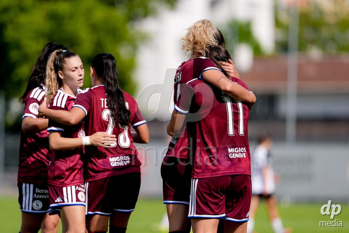 Switzerland: AXA Womens Super League 2026/27, Servette FC Chenois Feminin vs FC Aarau Frauen - Stade des Trois-Chene, Chene-Bourg: Magdalena Sobal (Servette FC Chenois Feminin) celebrating with team after scoring teams second goal