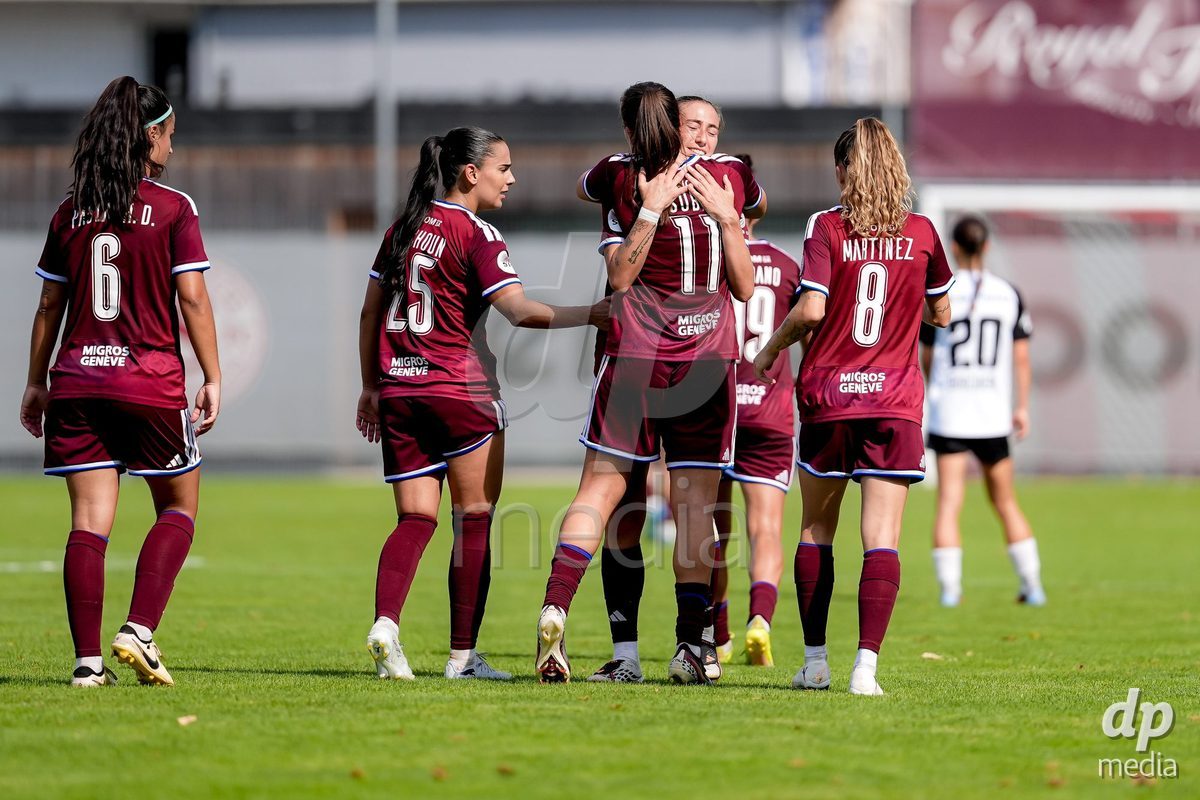 Switzerland: AXA Womens Super League 2026/27, Servette FC Chenois Feminin vs FC Aarau Frauen - Stade des Trois-Chene, Chene-Bourg: Magdalena Sobal (Servette FC Chenois Feminin) celebrating with team after scoring teams second goal