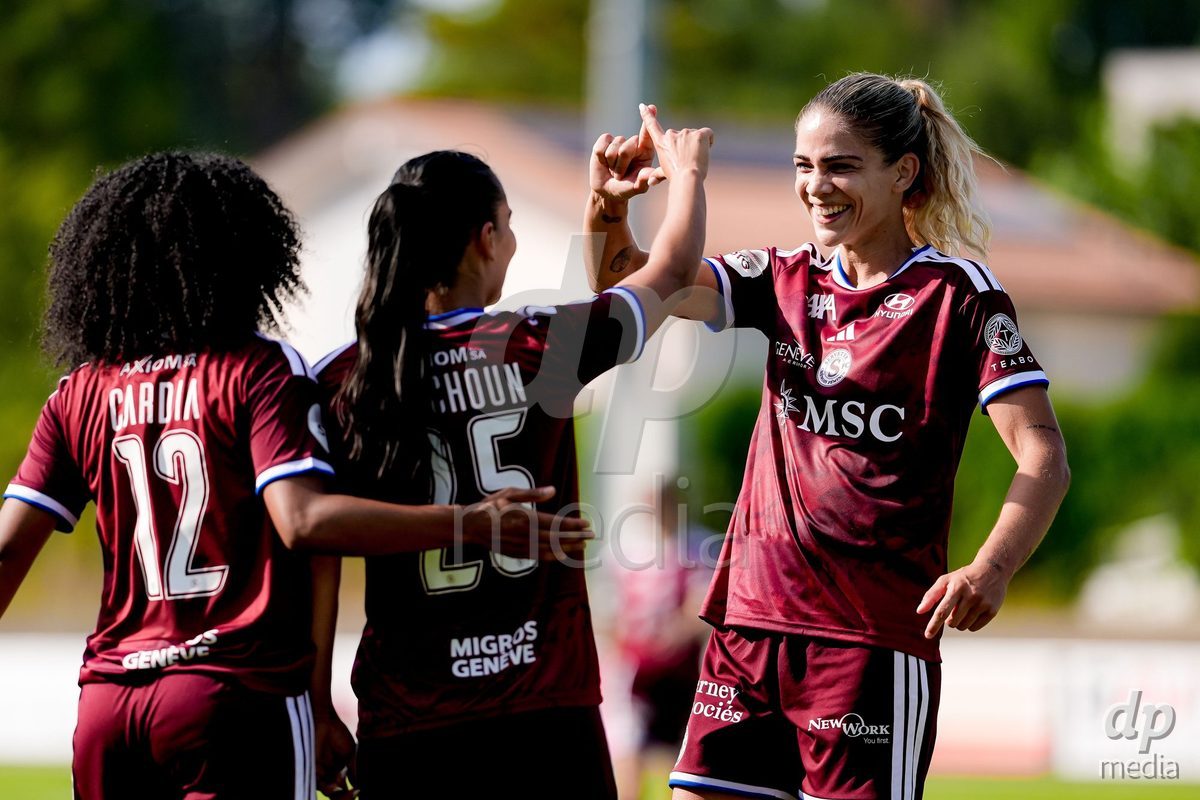 Switzerland: AXA Womens Super League 2026/27, Servette FC Chenois Feminin vs FC Aarau Frauen - Stade des Trois-Chene, Chene-Bourg: Stefanie Da Eira (Stéfanie Da Eira) celebrating with team after scoring teams third goal