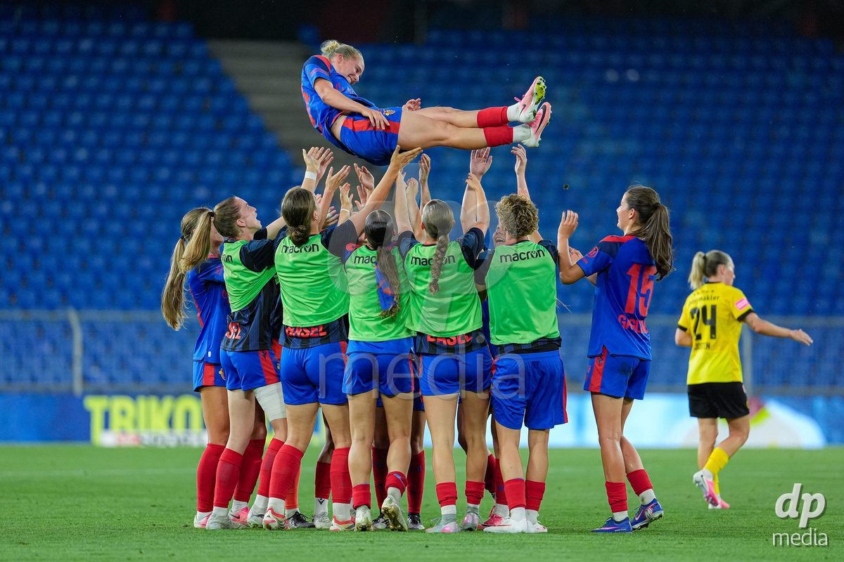 Switzerland: AXA Womens Super League 2026/27, FC Basel 1893 vs BSC YB Frauen - St. Jakob-Park, Basel: Players of FC Basel 1893 celebrating after winning the match