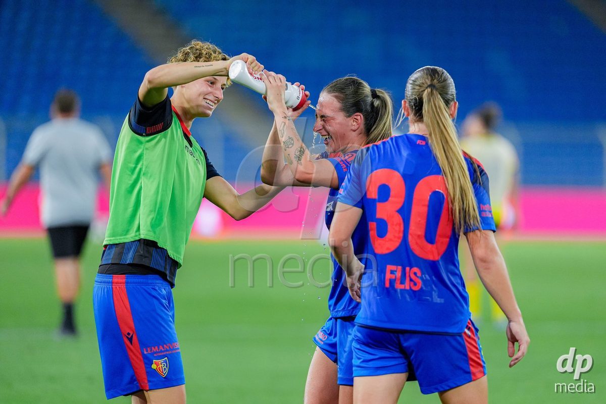 Switzerland: AXA Womens Super League 2026/27, FC Basel 1893 vs BSC YB Frauen - St. Jakob-Park, Basel: Players of FC Basel 1893 celebrating after winning the match