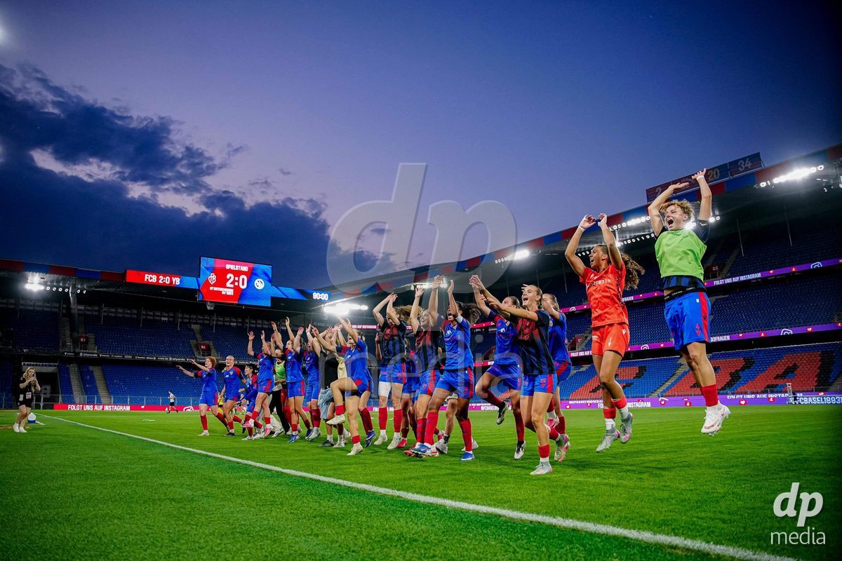 Switzerland: AXA Womens Super League 2026/27, FC Basel 1893 vs BSC YB Frauen - St. Jakob-Park, Basel: Players of FC Basel 1893 celebrating after winning the match