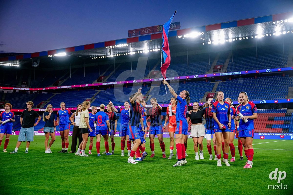 Switzerland: AXA Womens Super League 2026/27, FC Basel 1893 vs BSC YB Frauen - St. Jakob-Park, Basel: Players of FC Basel 1893 celebrating after winning the match