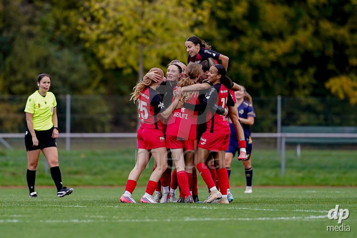 LUZERN, SWITZERLAND - OCTOBER 31: Vanesa Hoti of FC Aarau Frauen celebrating with team after scoring teams first goal during the AXA Women's Super League match between FC Luzern and FC Aarau Frauen at Hubelmatt on October 31, 2026 in Luzern, Switzerland.