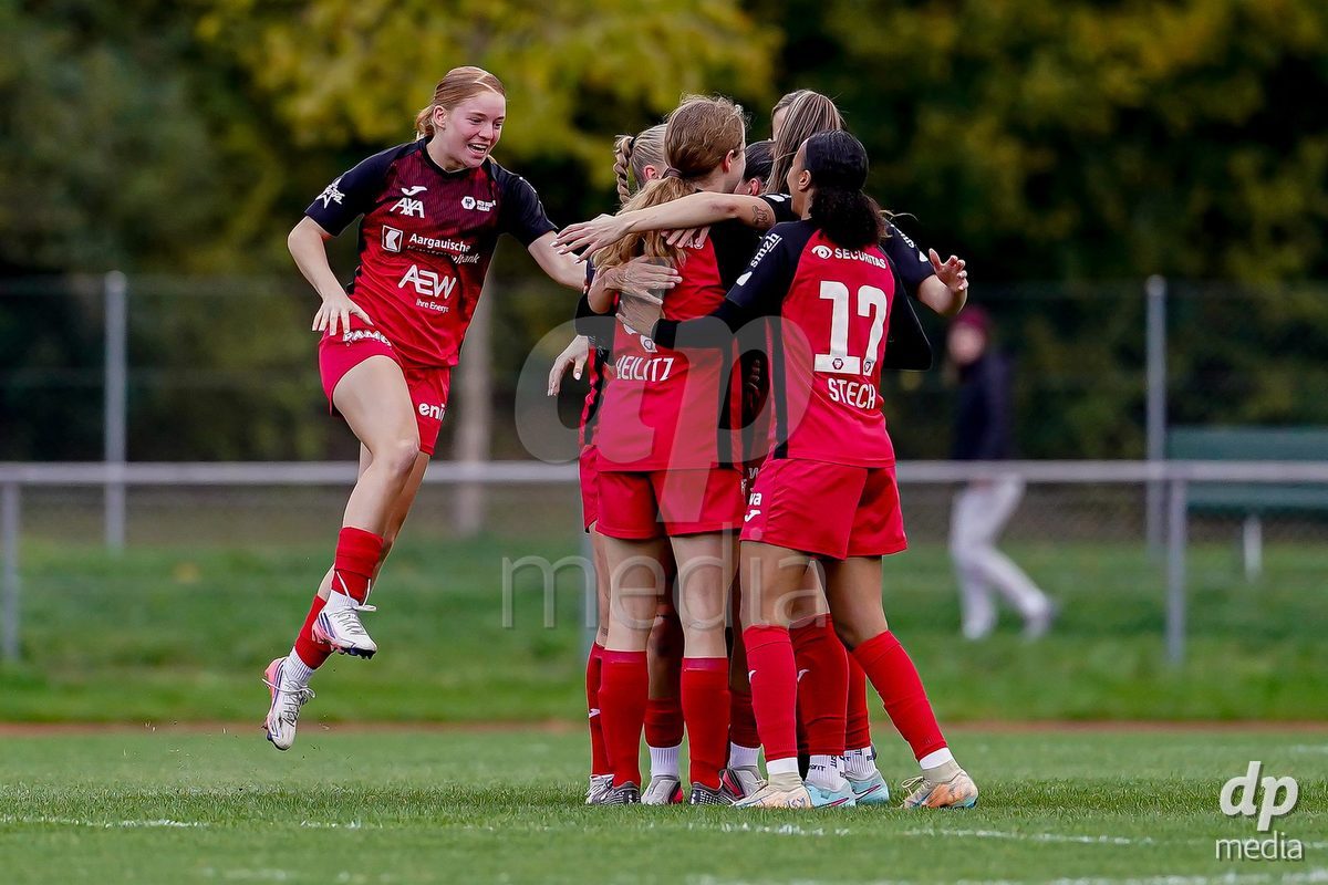 LUZERN, SWITZERLAND - OCTOBER 31: Vanesa Hoti of FC Aarau Frauen celebrating with team after scoring teams first goal during the AXA Women's Super League match between FC Luzern and FC Aarau Frauen at Hubelmatt on October 31, 2026 in Luzern, Switzerland.